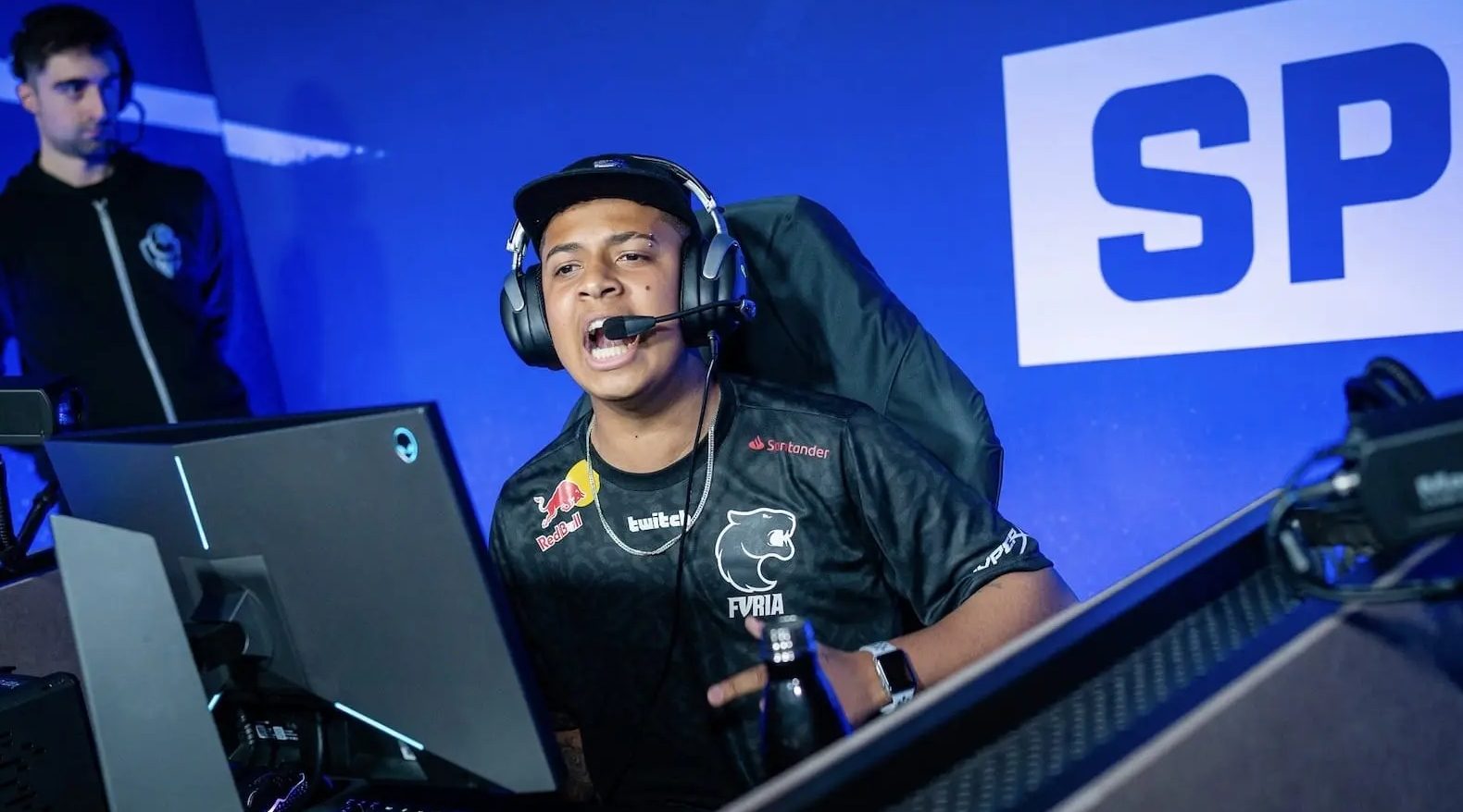 端给予对手 端给予对手