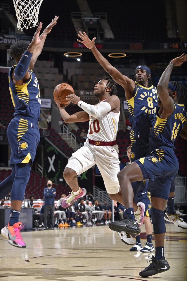 眼神中满是 眼神中满是